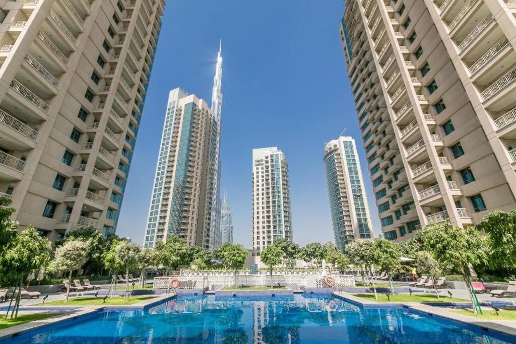 Luxury Burj Khalifa View - Mins Walking Dubai Mall Apartment Exterior photo