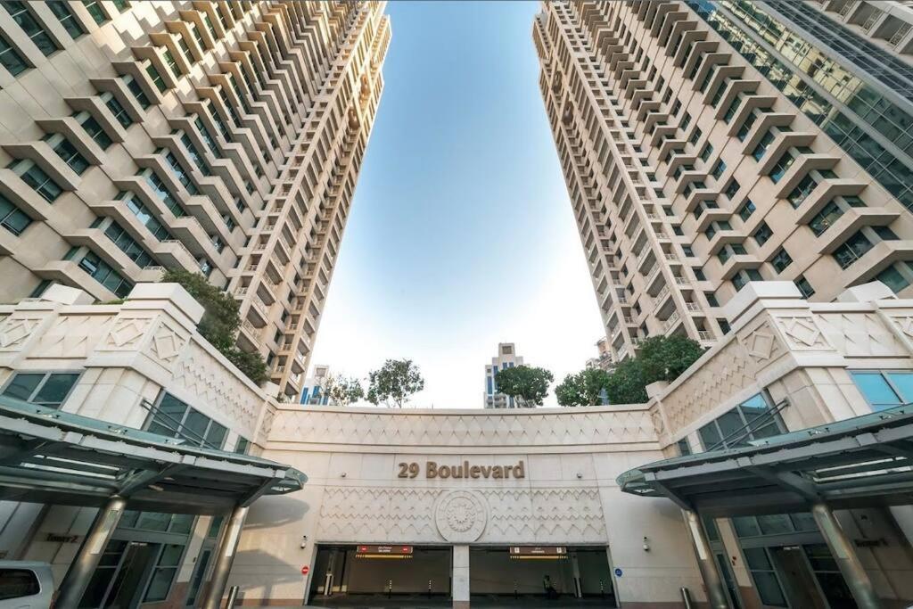 Luxury Burj Khalifa View - Mins Walking Dubai Mall Apartment Exterior photo